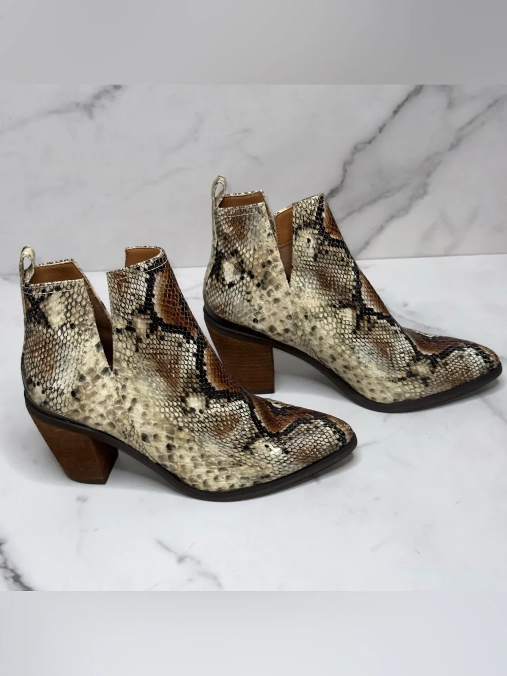 Very Volatile Women's Faux Snakeskin Ankle Boots Size 7